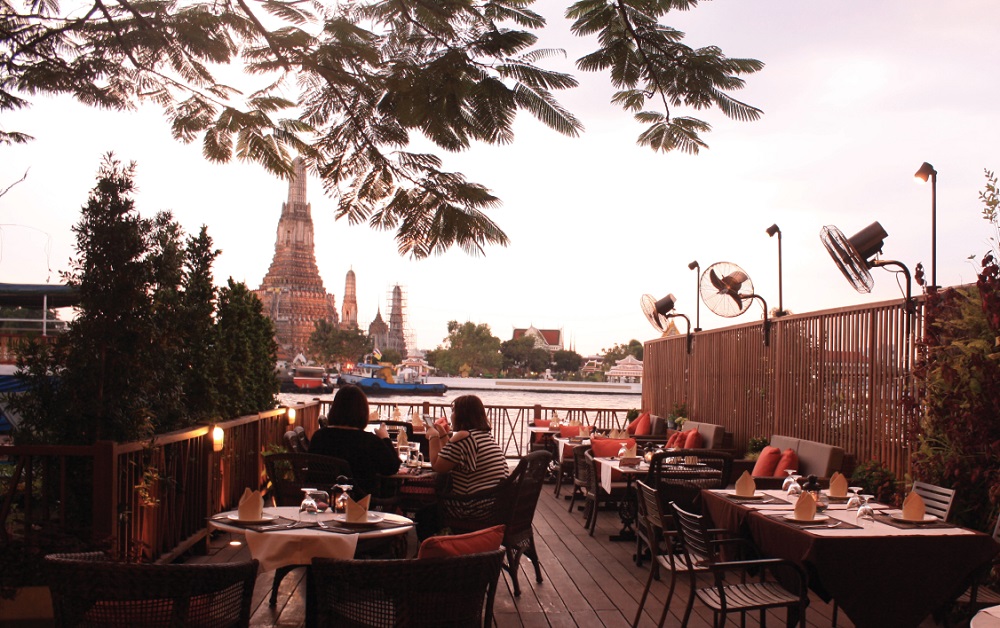 Why Riverside Dining Makes A Meal Feel More Memorable